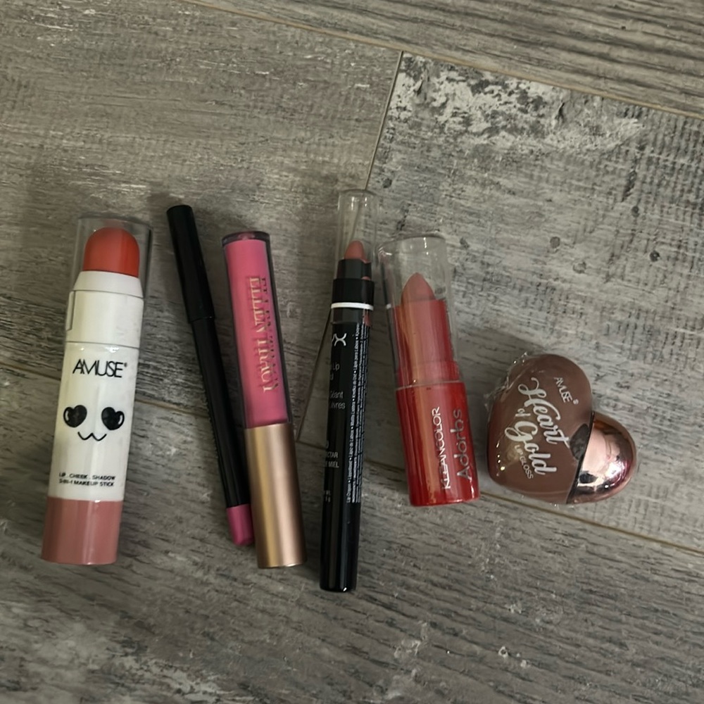 Makeup bundle